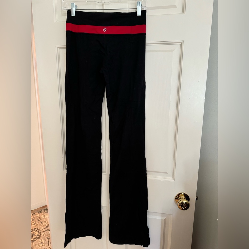 Lululemon Groove pant with red stripe - size 4, long
